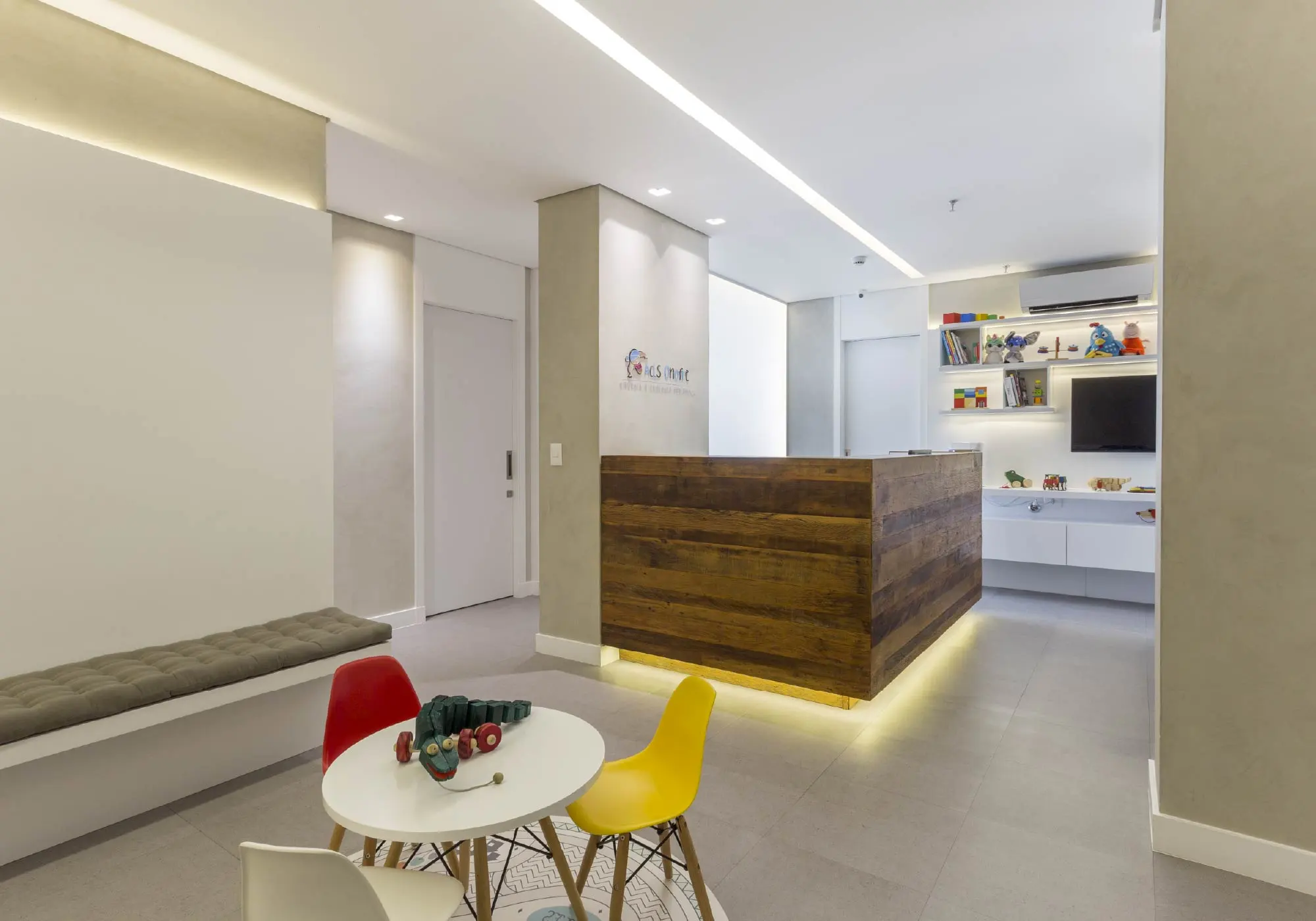 Ambiente 1 do consultório pediátrico do Dr. Luciano Onofre.